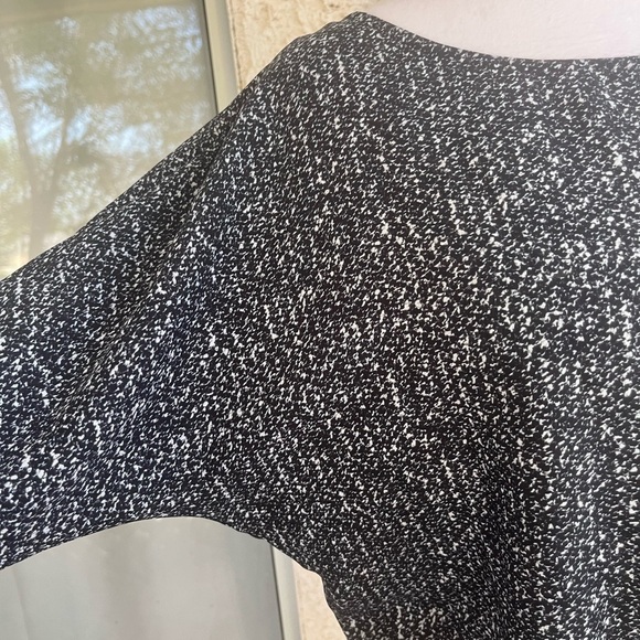 Express Black and White blouse size M - Picture 6 of 6